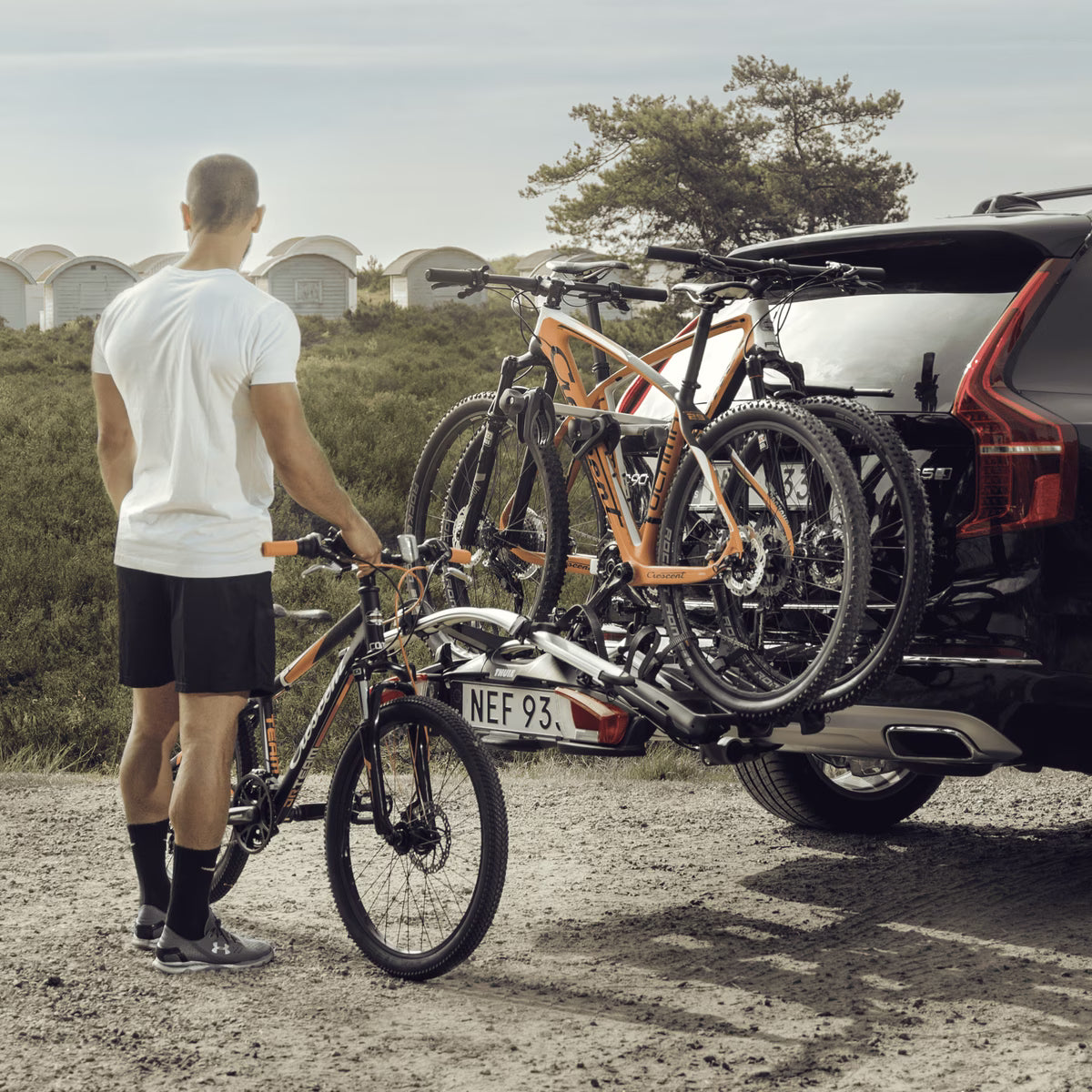 Thule VeloCompact 2 Bike Tow Bar Rack (13 Pin) – Folding Tilting Bike Carrier