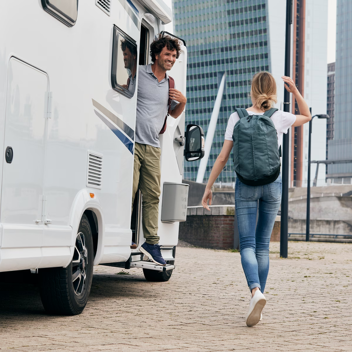 Thule G2 Slide-Out Step 12V – Electric Campervan & Motorhome Entry Step