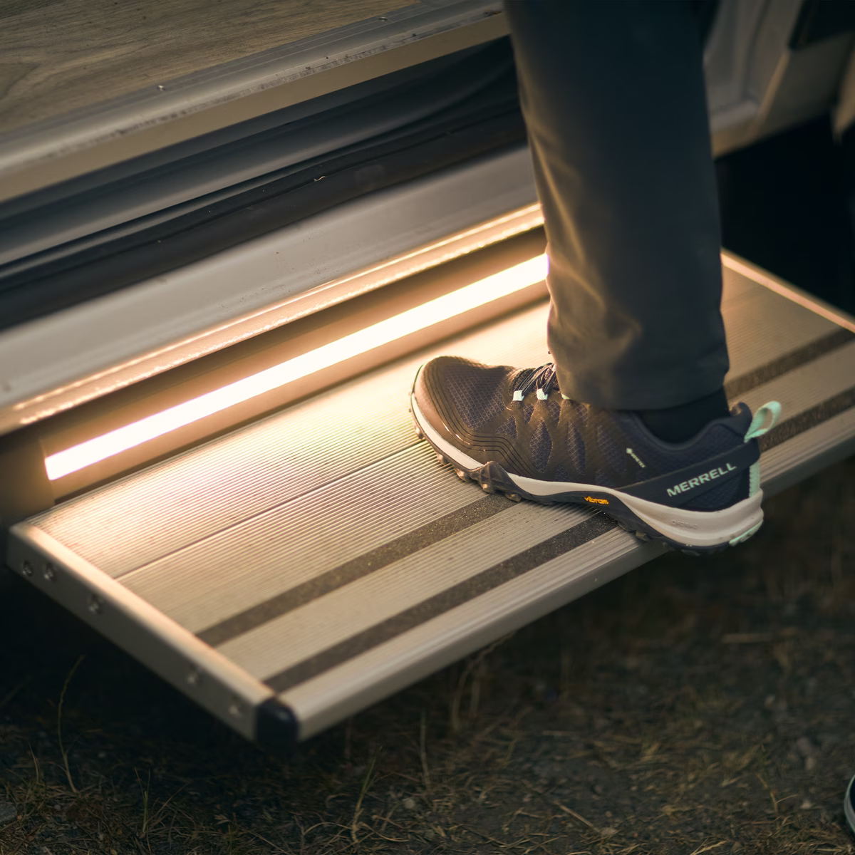 Thule G2 Slide-Out Step 12V – Electric Campervan & Motorhome Entry Step