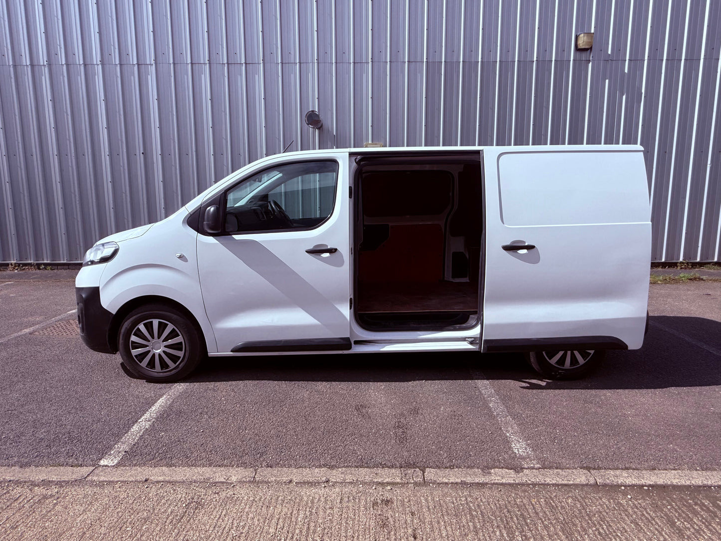 🚐 Vauxhall Vivaro Dynamic 1.5 Turbo D (DS70 KAE) – £9,999 + VAT