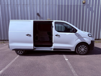 🚐 Vauxhall Vivaro Dynamic 1.5 Turbo D (DS70 KAE) – £9,999 + VAT
