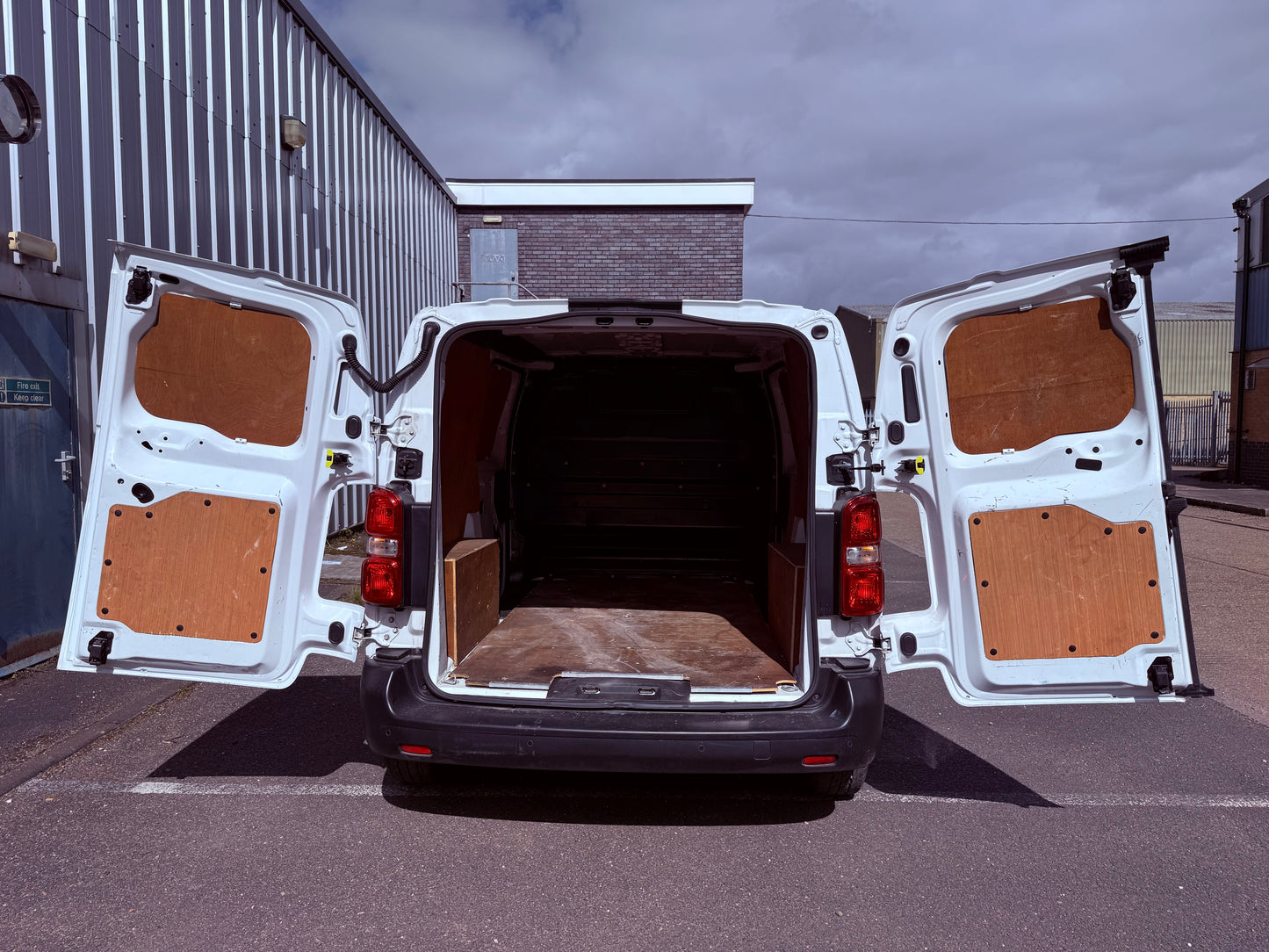 🚐 Vauxhall Vivaro Dynamic 1.5 Turbo D (DS70 KAE) – £9,999 + VAT