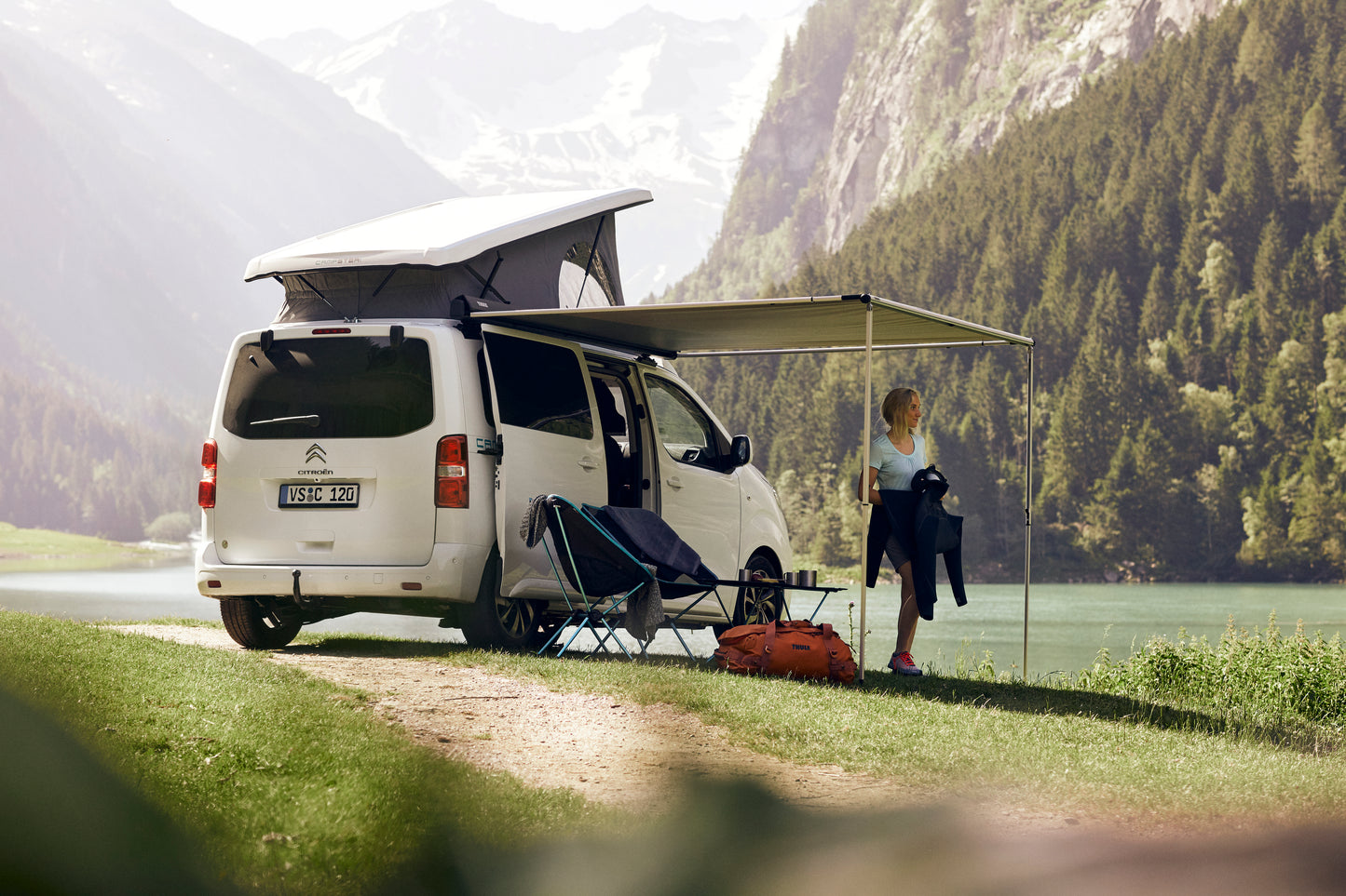 THULE 3200 AWNING (Silver/Black)